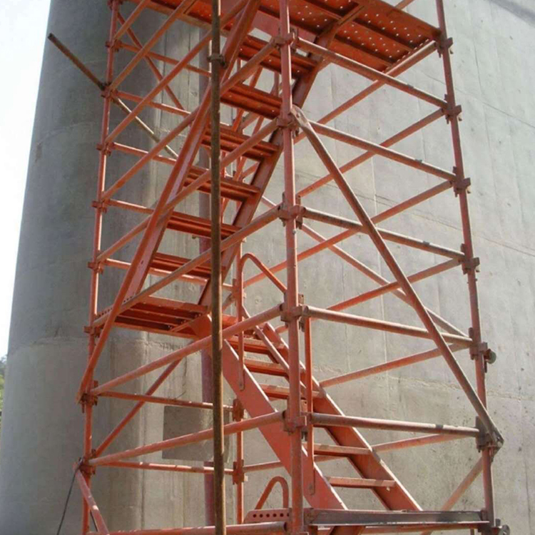 永邦建筑 專(zhuān)業(yè)提供掛網(wǎng)式爬梯與75加強(qiáng)型施工安全爬梯，定制化腳手架解決方案