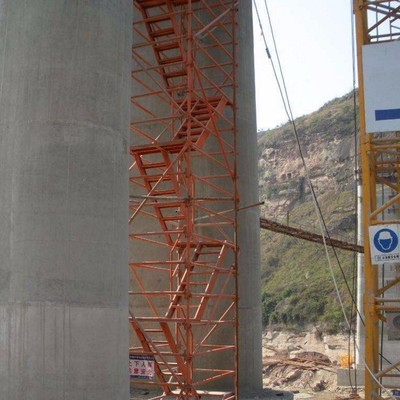 安全爬梯與腳手架 現(xiàn)代建筑工地的安全衛(wèi)士——以阜城縣億誠(chéng)建筑器材廠為例