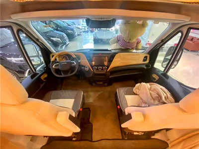 鉑馳帕亞尼進(jìn)口依維柯房車 移動的豪華行宮，報價與“腳手架”式定制解析